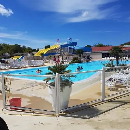 Mobile 3 Chambres Au Camping Les Charmettes Campsite